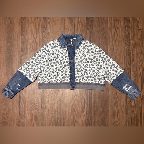 🔥🔥🔥Free People Denim and Gray Floral Jean Jacket Size: XS/S - Picture 1 of 9